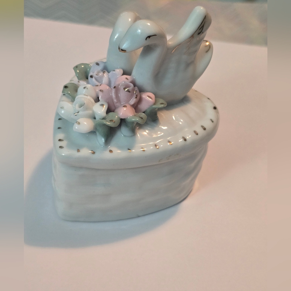 Vtg Heart Shaped double Swans With 3D flowes Trinket Box ceramic 4" tall